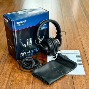 Shure SRH440 Professional Studio Headphones Closed Back
